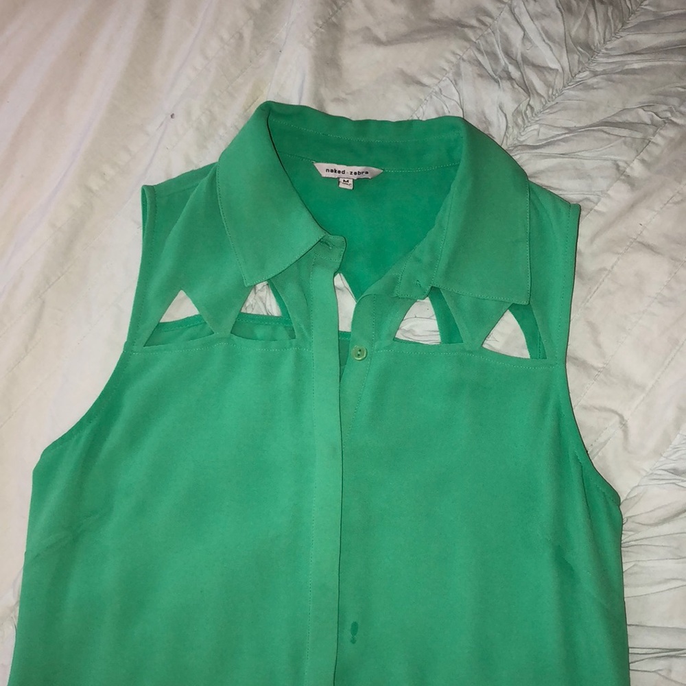 Geometric button collared top - Picture 3 of 4